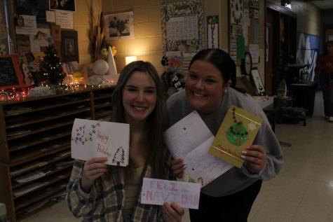 Student Governments Provides Holiday Cheer With Letters To Elders